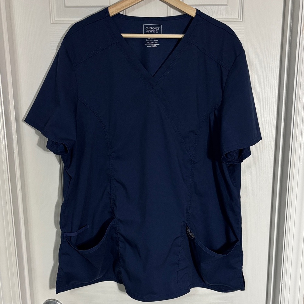 Revolution Cherokee Workwear
Womens Shaped 3-Pocket Mock Wrap Scrub Top Size 2X